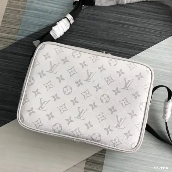OUTDOOR LOUIS MESSENGER VUITTON 0604